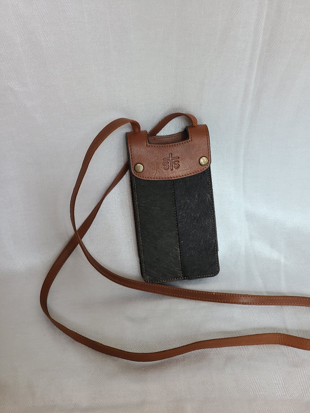 STS Ranchwear Women's Hair On Cowhide Crossbody Phone Bag